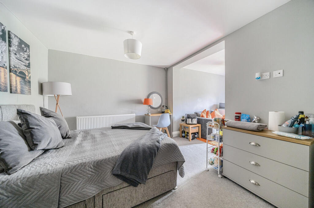 1296130-4-6841bc2...