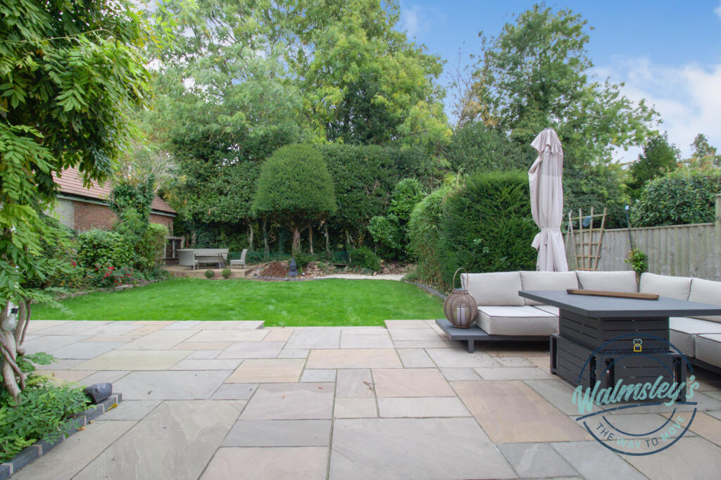 Private &amp; mature rear gardens