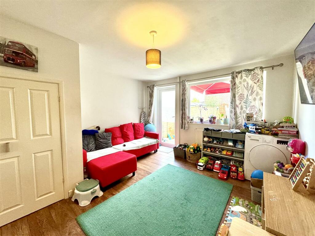LIVING/DINING ROOM