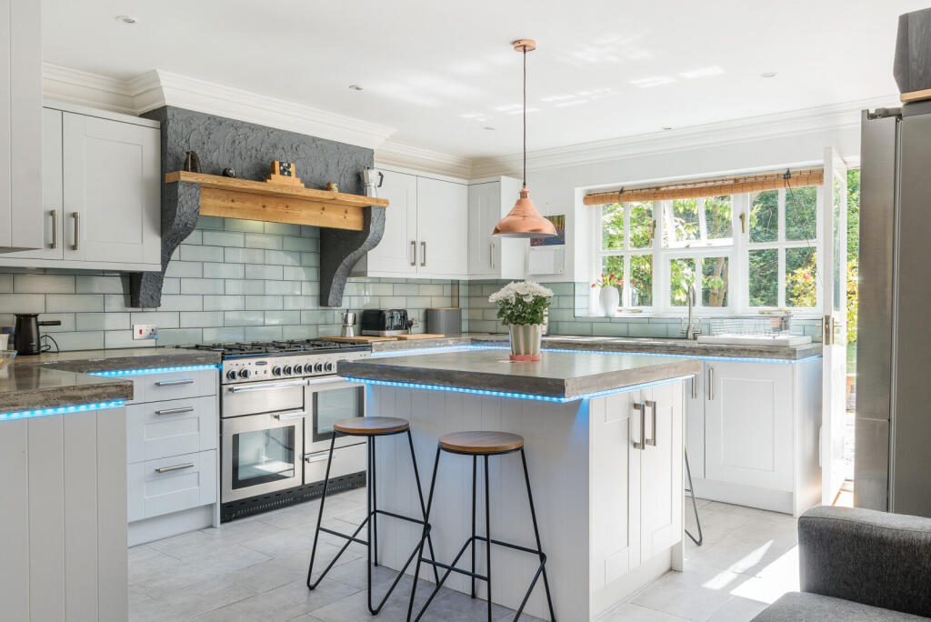 13-681a3846b3ec9-...