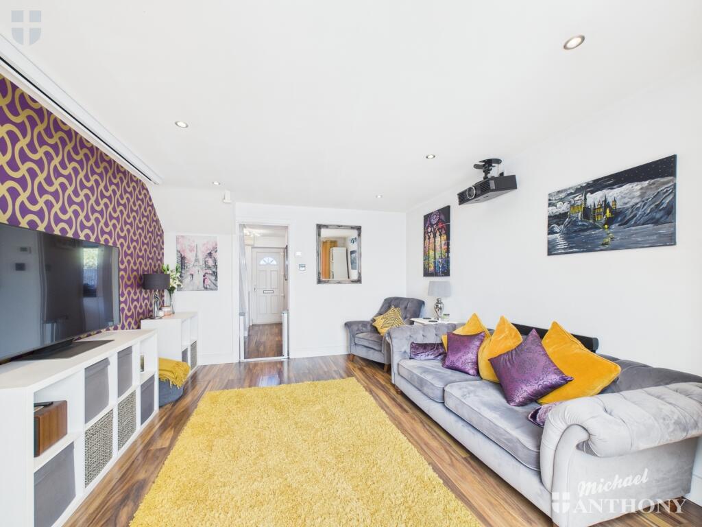 CAM03218G0-PR0597-STILL007