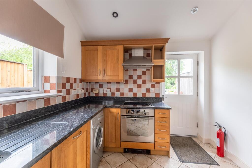 3 Broxton Hall Mews-003.jpg