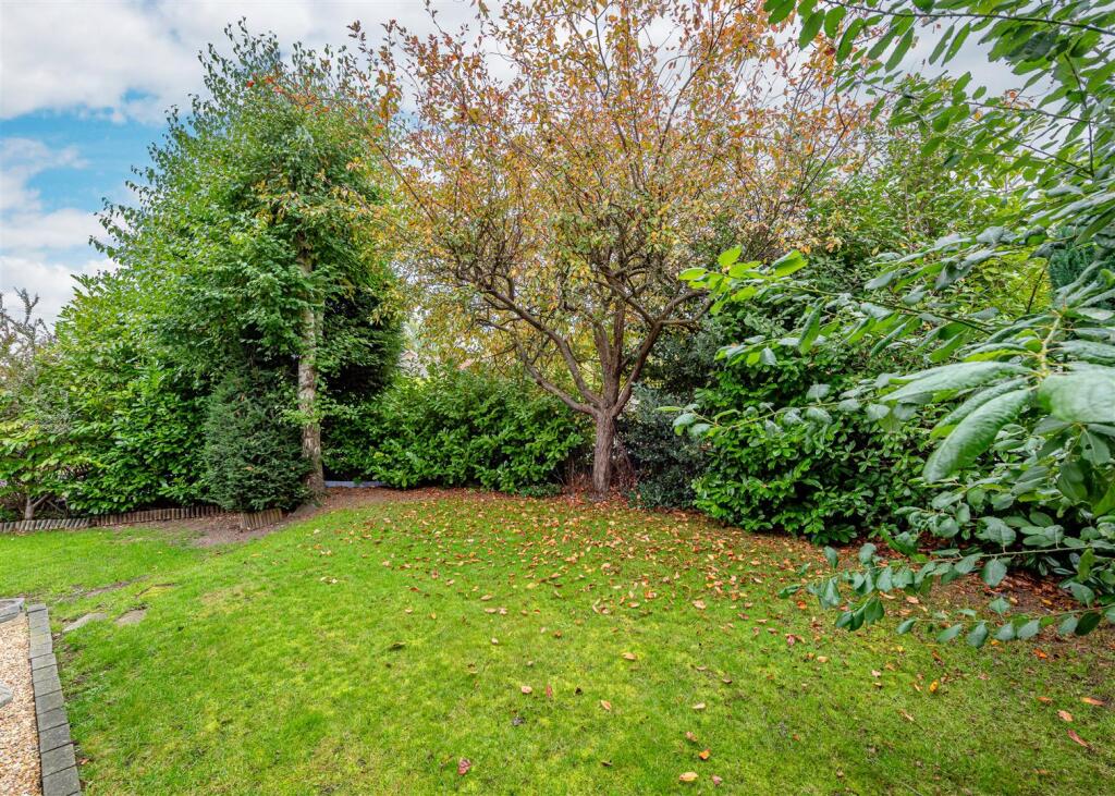 12 Strathmore Crescent-External (4).jpg