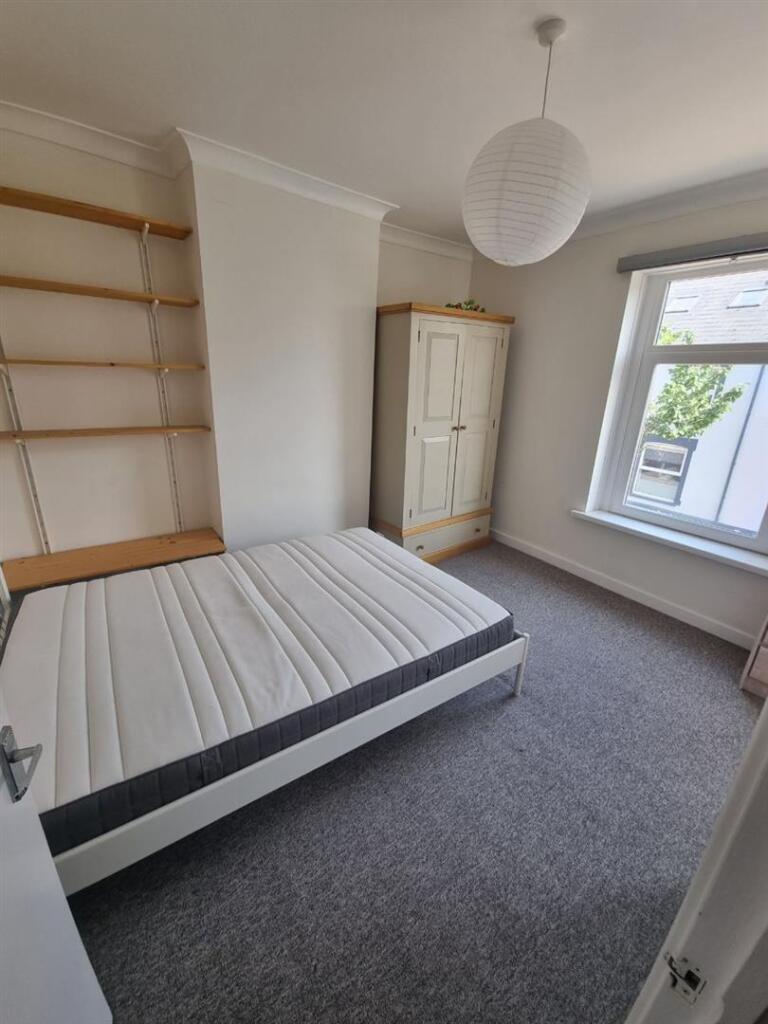 front bedroom.jpg