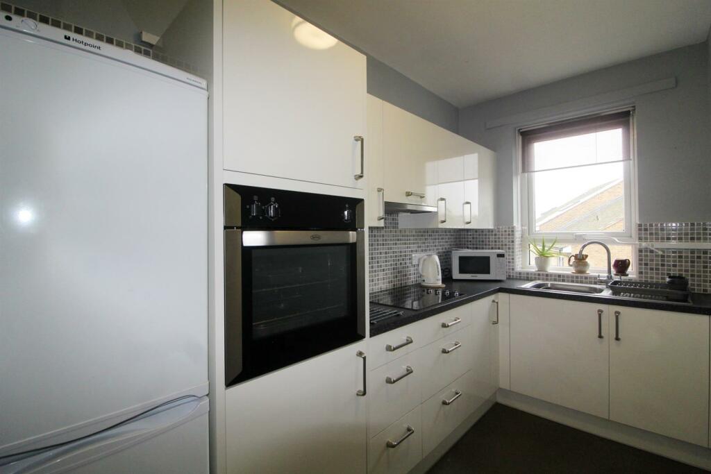 kitchen 1.jpg