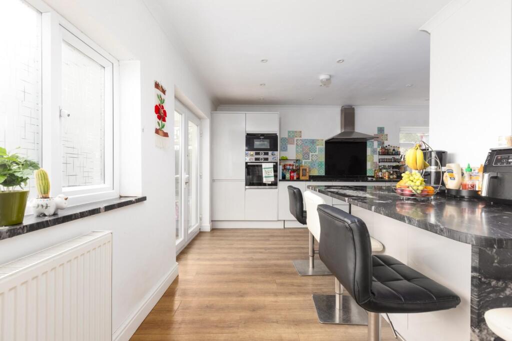 15 Guernsey Avenue, BS4-13.jpg