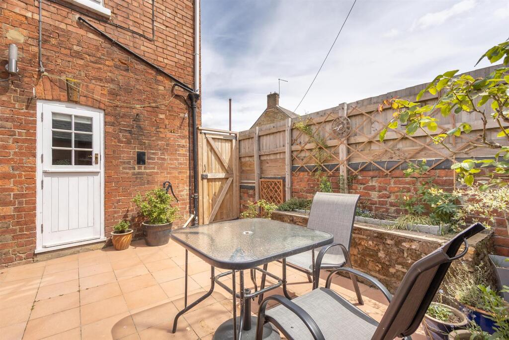 Upper High Street, Harpole