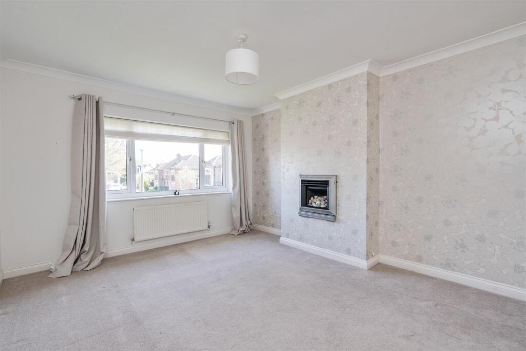 10 Milton Close_7.jpg