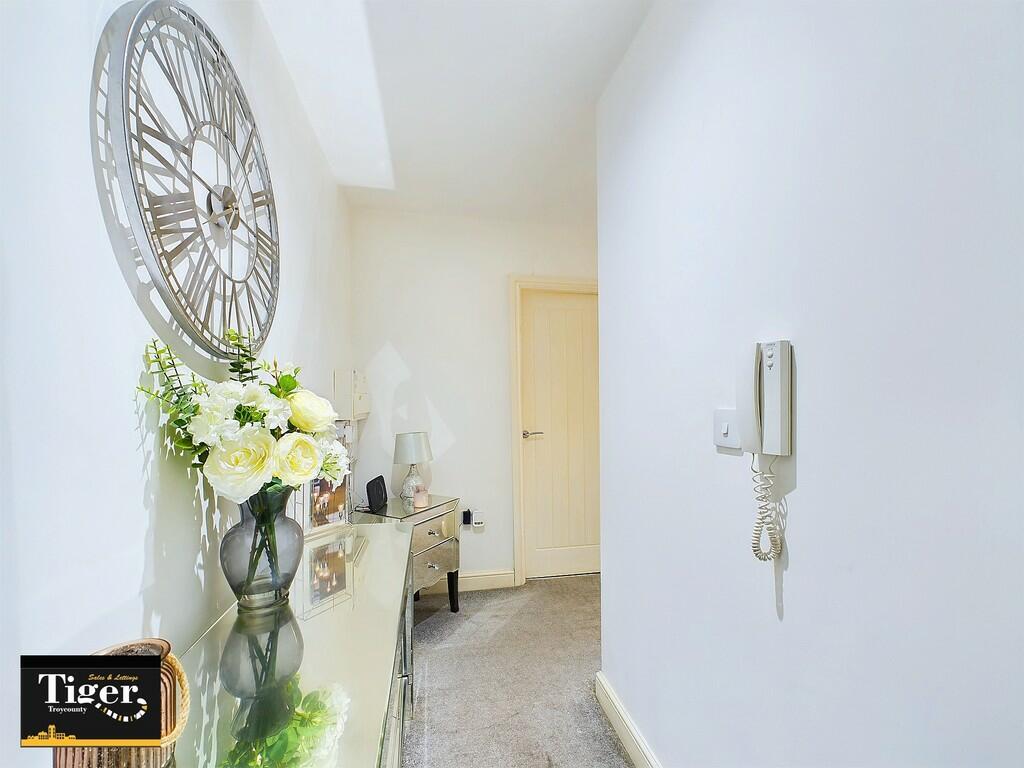 CAM02176G0-PR0411...