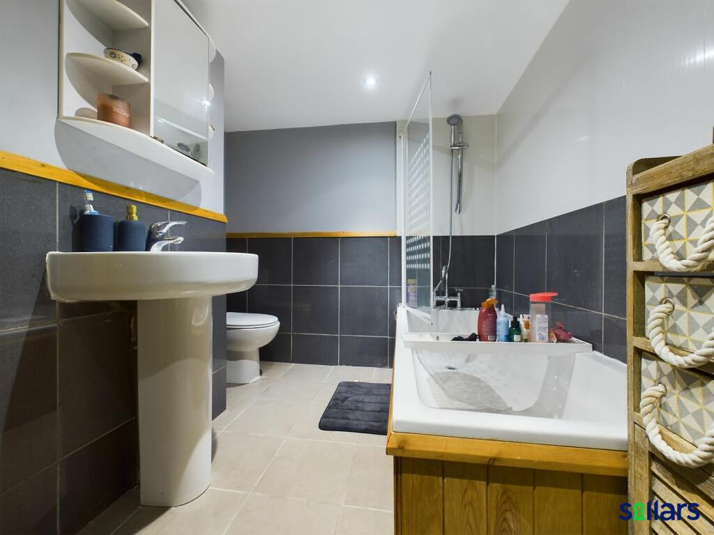 Apartment 3 - Bathroom