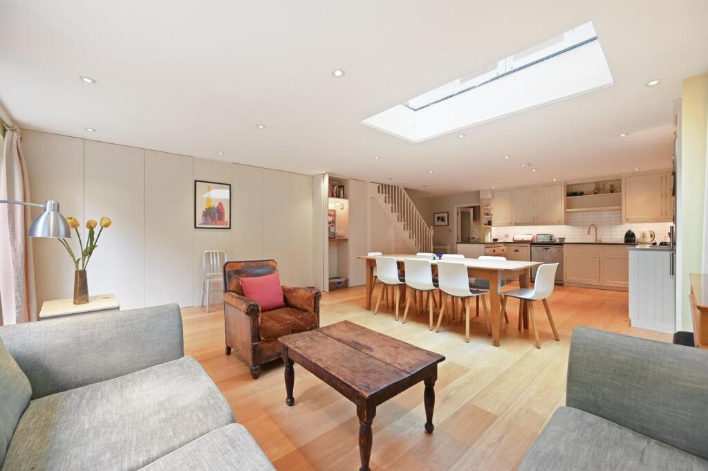 RCFB- brackenbury road- lounge 10 (1).JPG