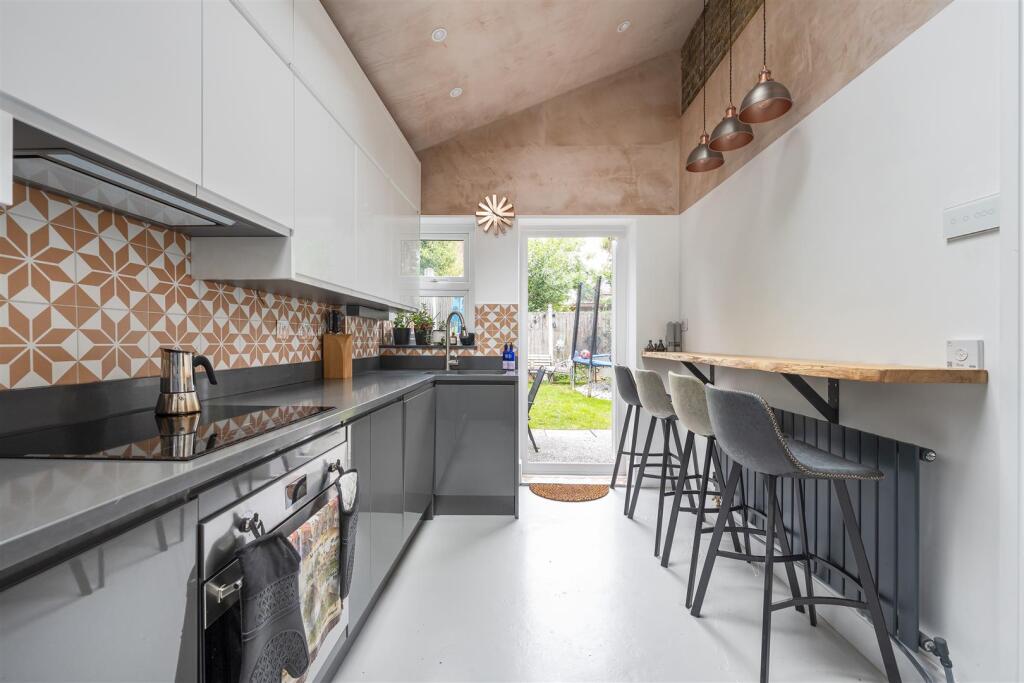 65a Fladgate Road, E11