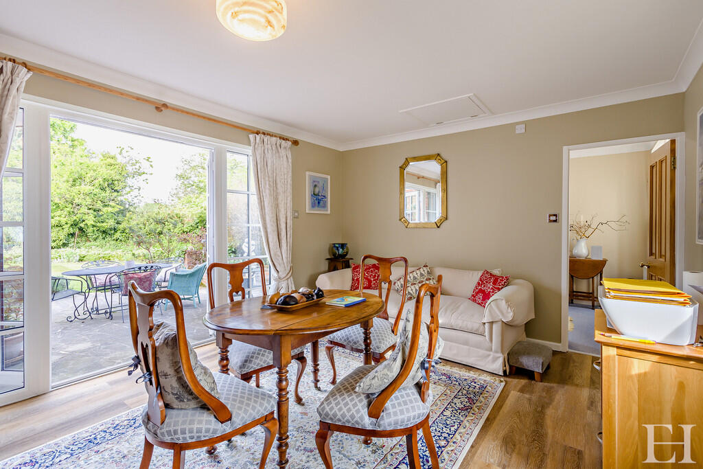 8646670-interiorW...