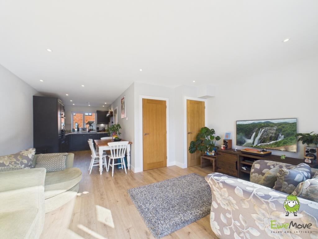 EweMove Basingstoke Estate Agents - Wells Court - 