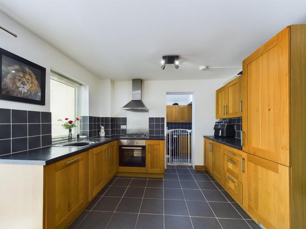 CAM02023G0-PR0077-STILL009