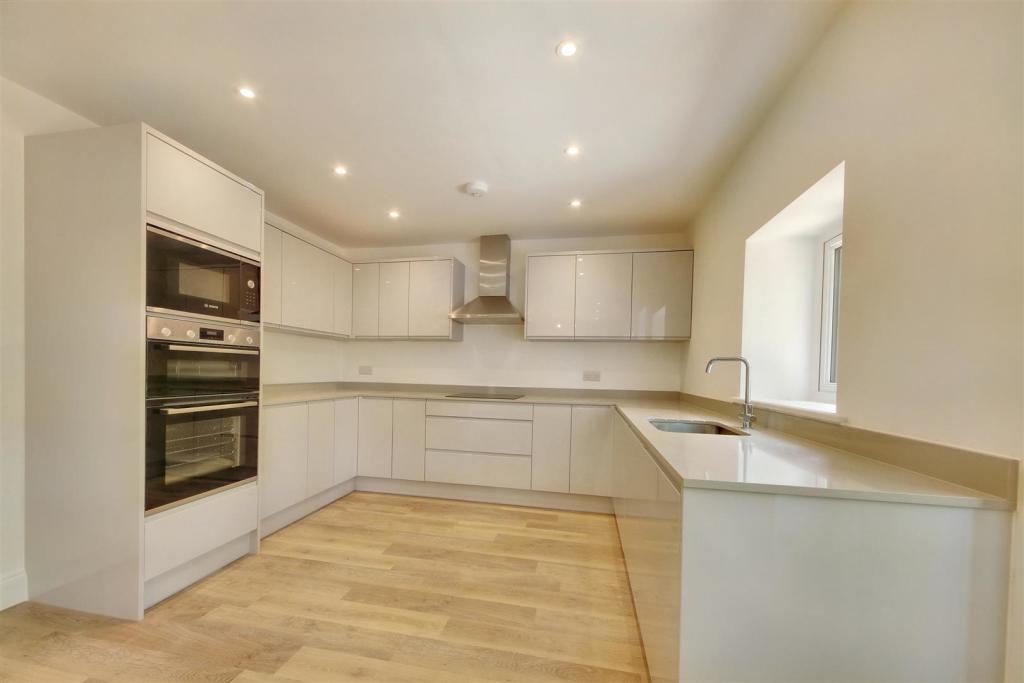 Kitchen Reception 2.jpg