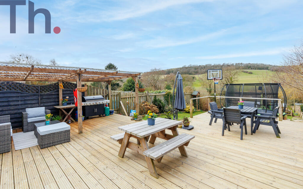 Raised Decking &amp; Outdoor Dining Area