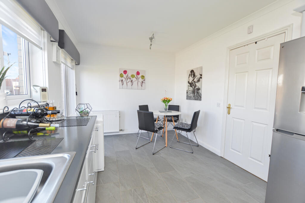Kitchen/ Dining Room