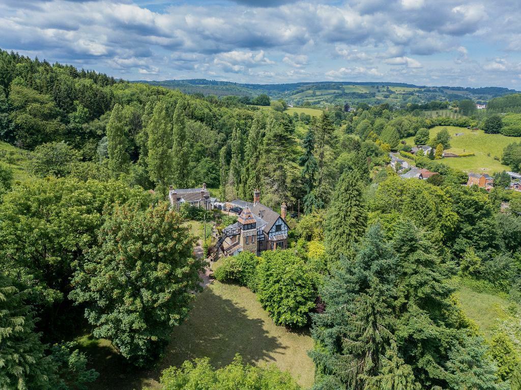 Stunning setting in rolling countryside