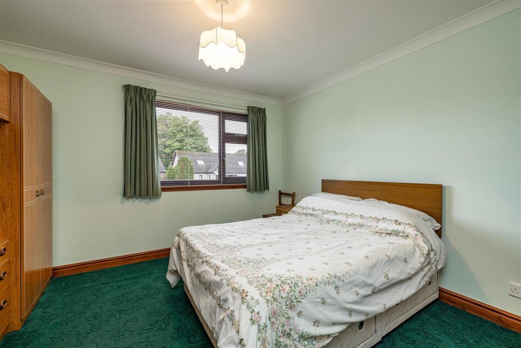 2 Kingsknowe Gardens Galashiels 16.JPG
