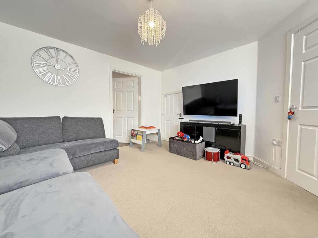 Bluebell Street 82 - Lounge Long.jpg