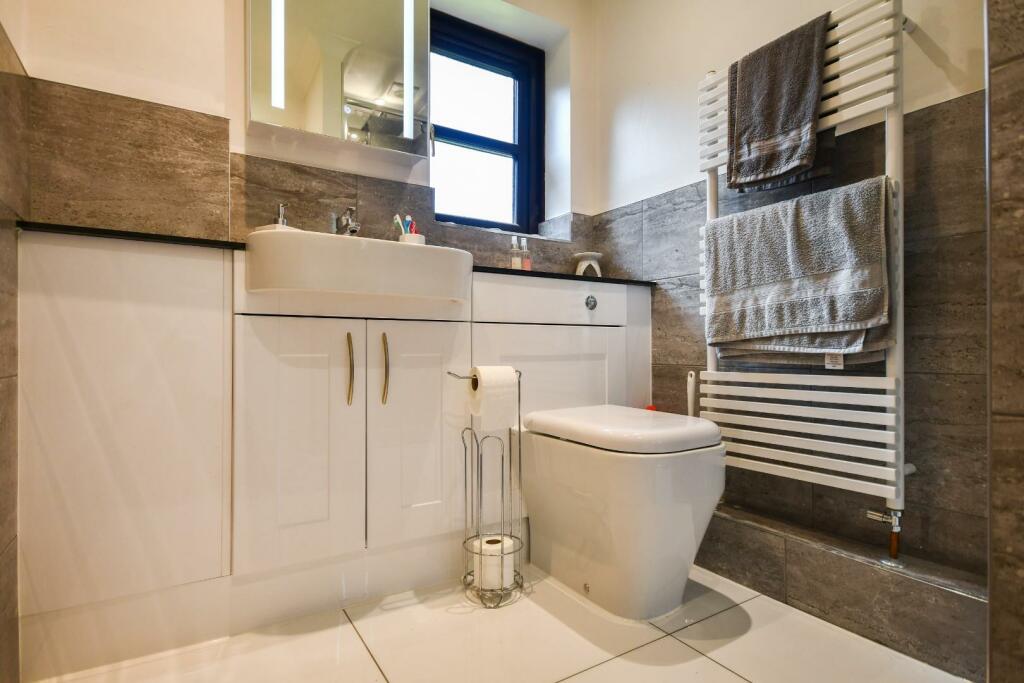 en-suite shower room