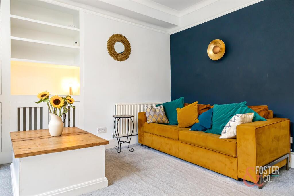 St Aubyns 22, Flat 2-015.JPG