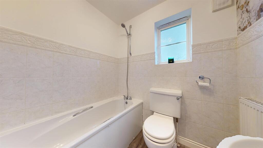 The-Hedgerows Bathroom