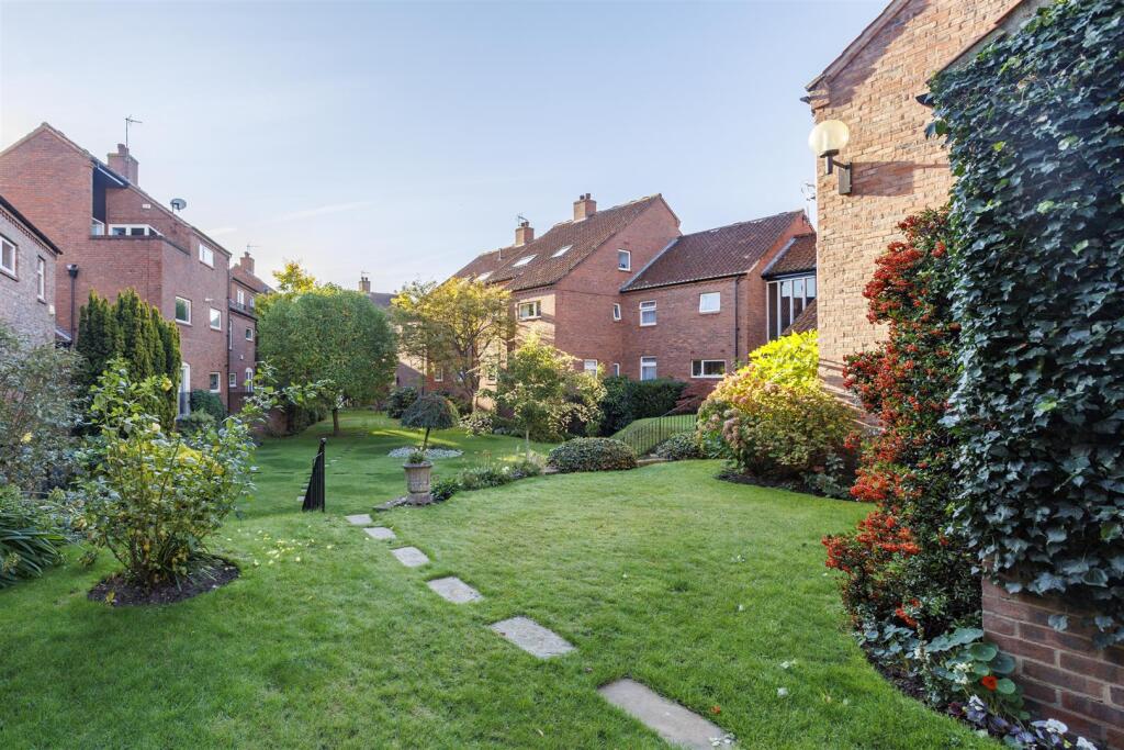 9_Bollens_Court_23.jpg
