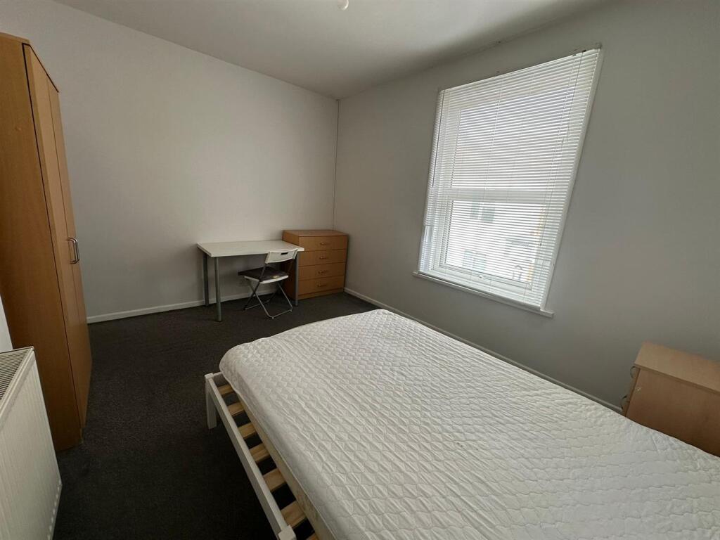 bedroom 4.1.jpg
