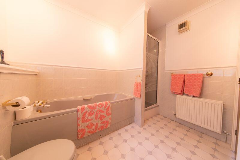 Bedroom 1 en-suite