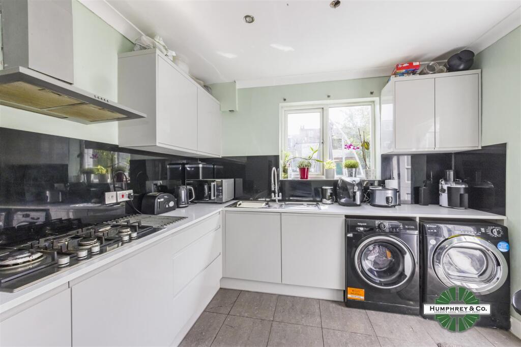 6 Gloucester Road -016.JPG