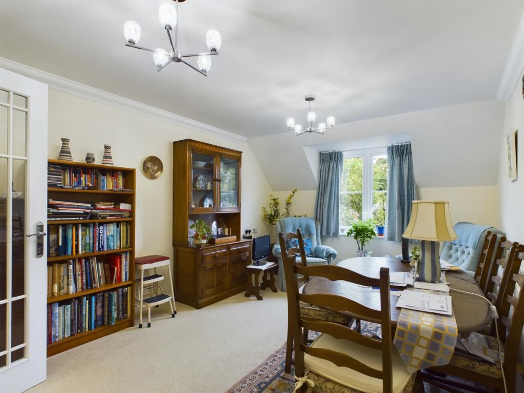 CAM03151G0-PR0025-STILL009