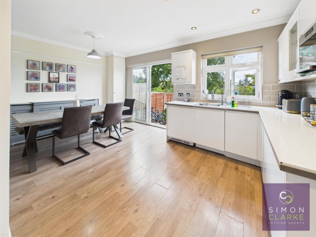 Great North Road, Barnet, EN5