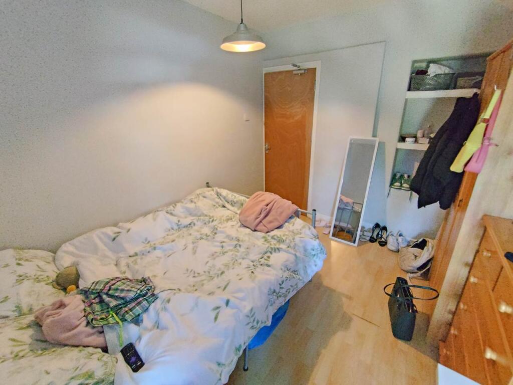 First floor rear bed