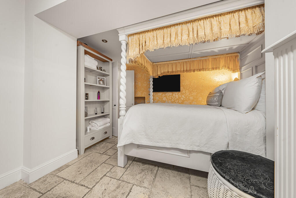 Photo Dec 08 2025...