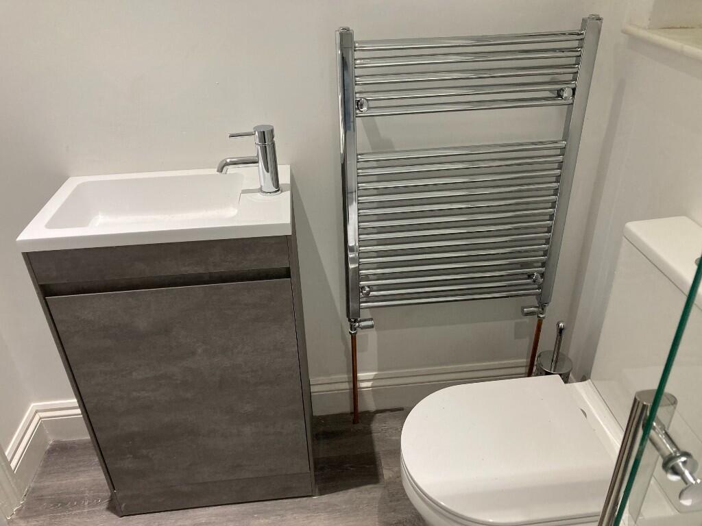 Shared Bathroom w/ 1