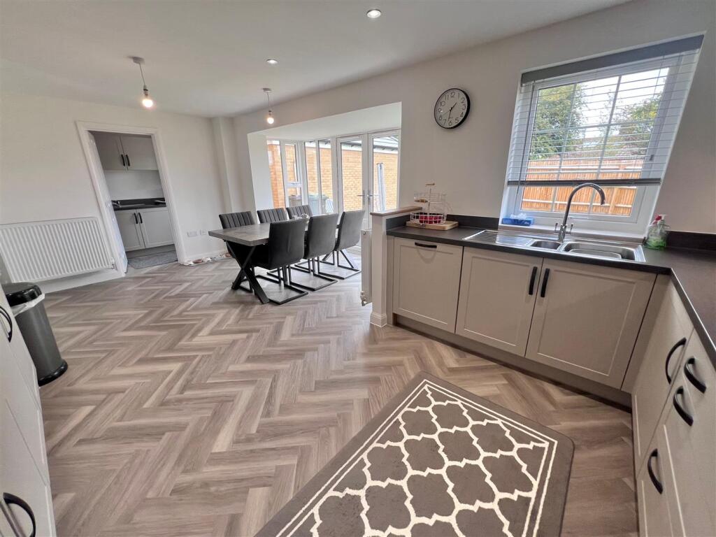 Kitchen 4.jpg