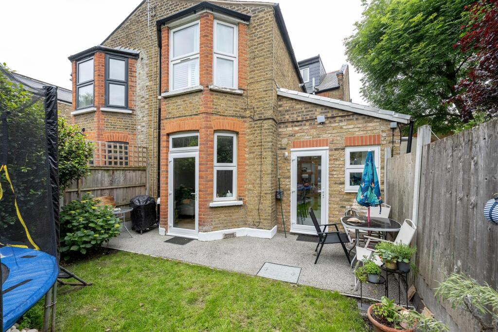 65a Fladgate Road, E11