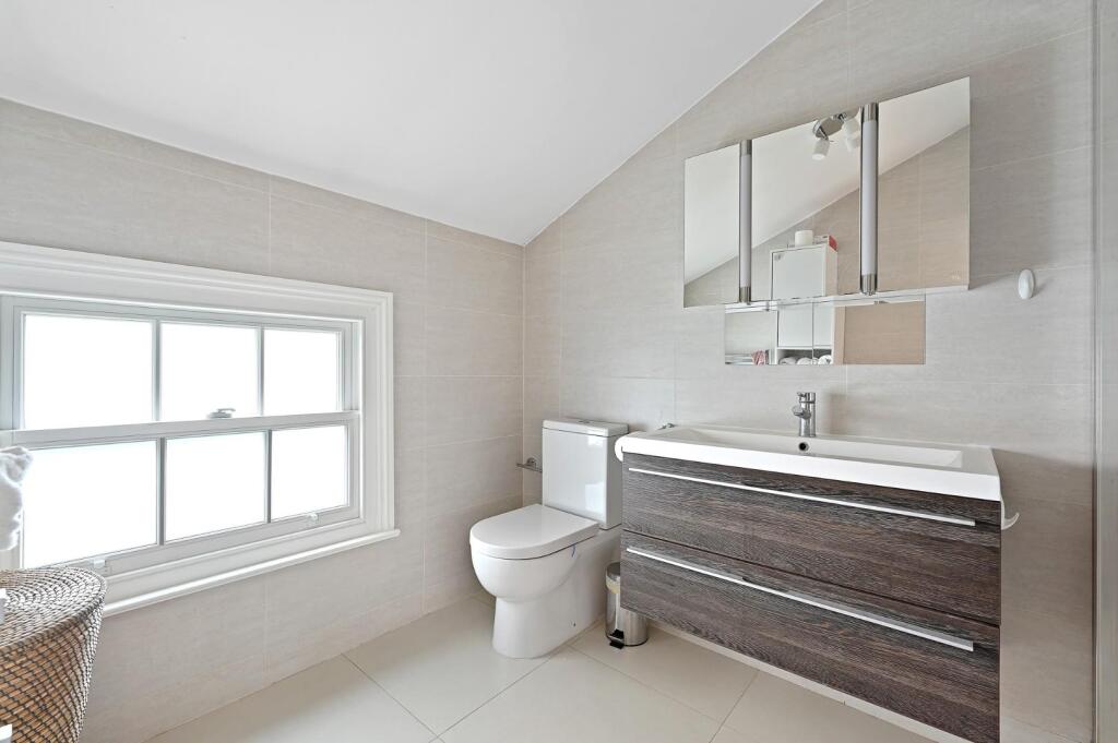 TEC - Flat 2, 119 Belsize Road - Ensuite3 (1).jpg