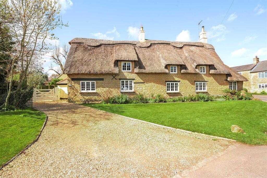 Orchard House, High Street, Paulerspury (16).jpg