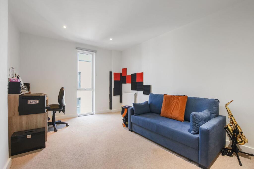 Bedroom 2 / Office space