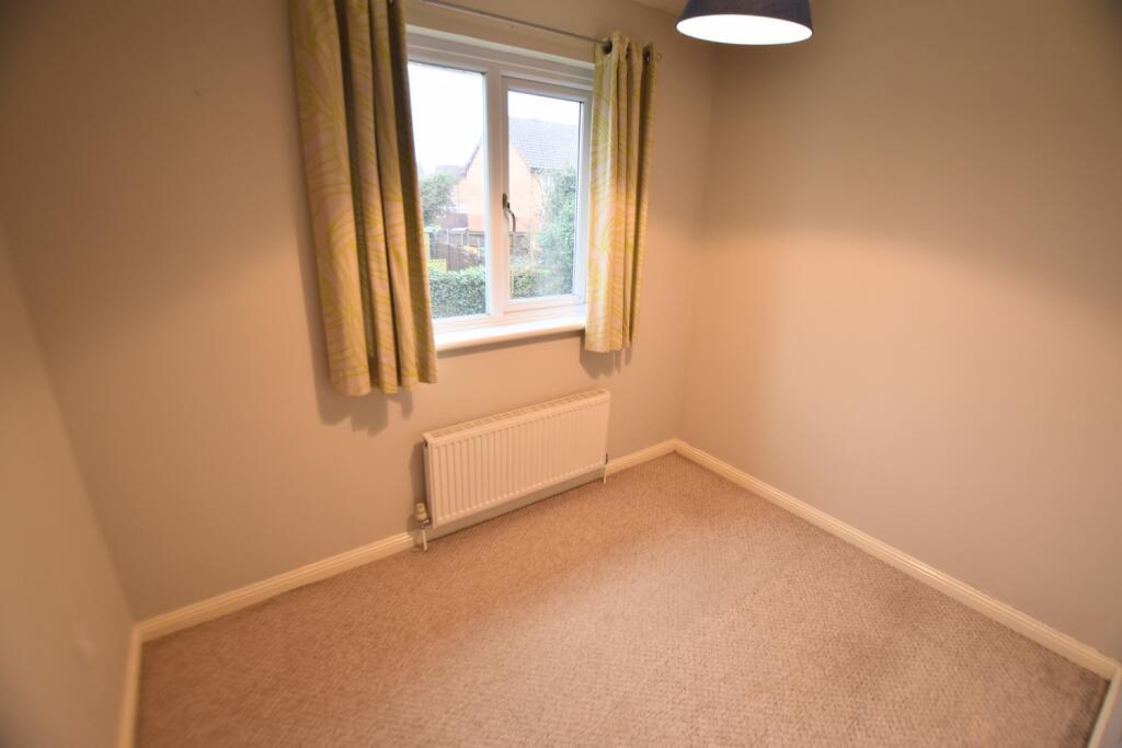 72 Pimpernel single bedroom