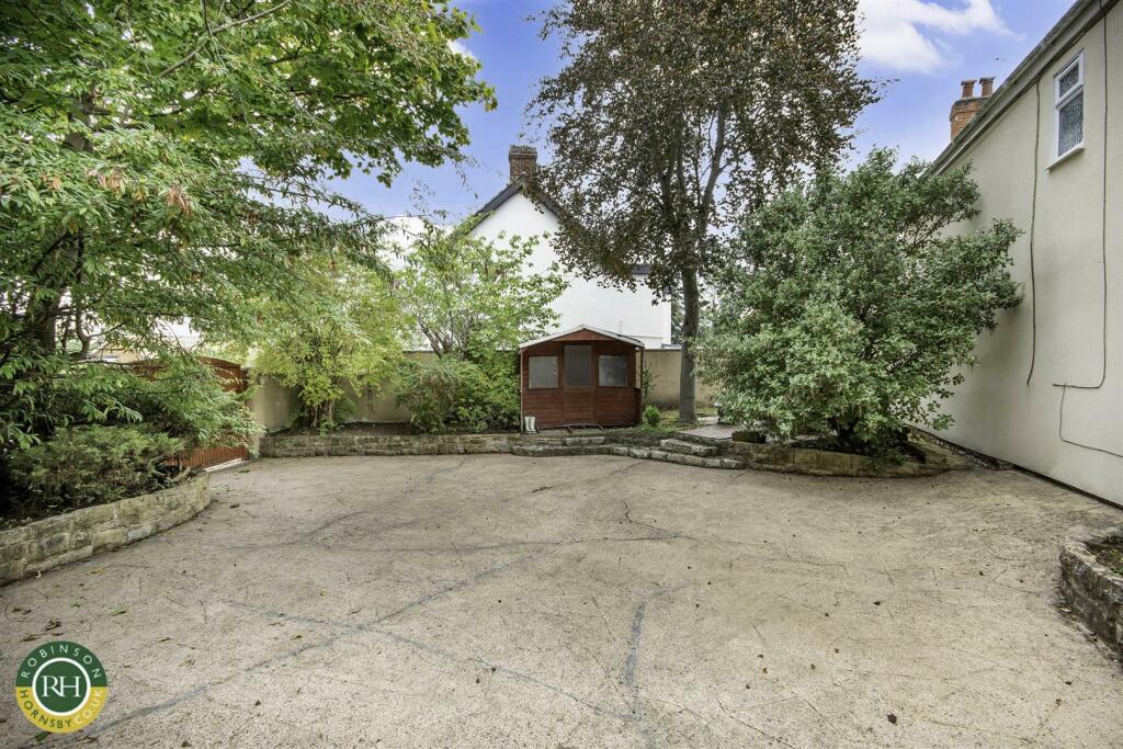 courtyard/ garden
