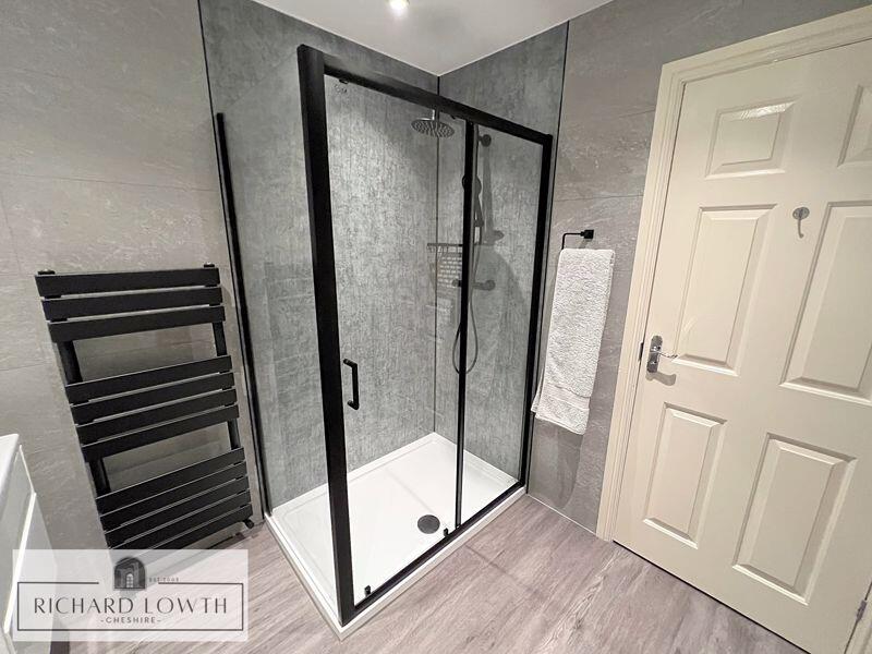 Stylish Shower Room/WC