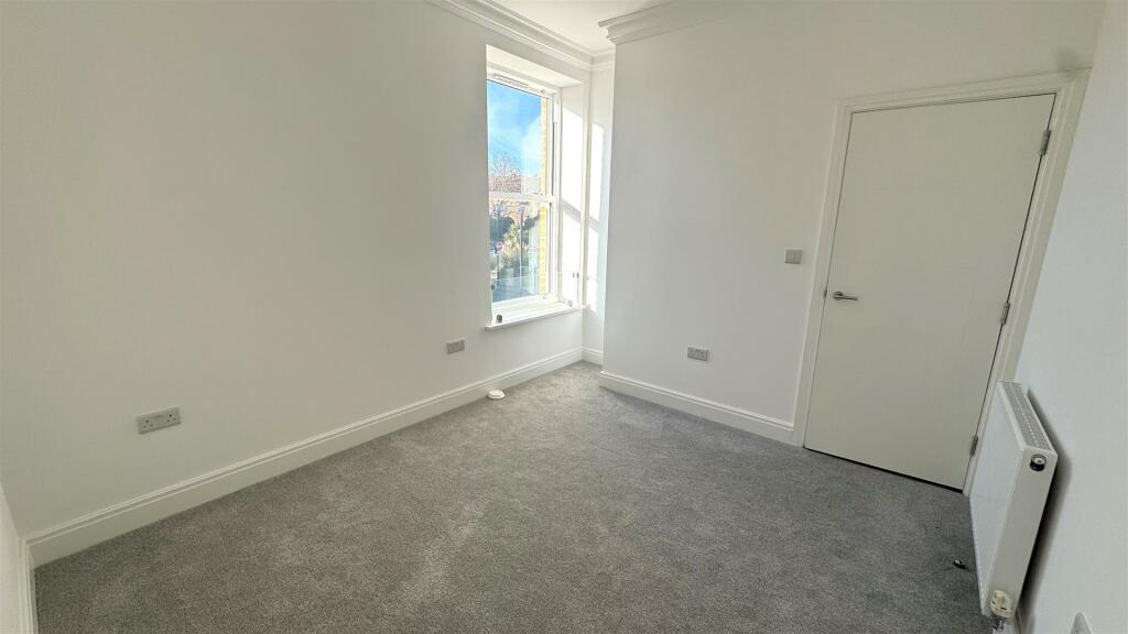 Bedroom 1.jpg