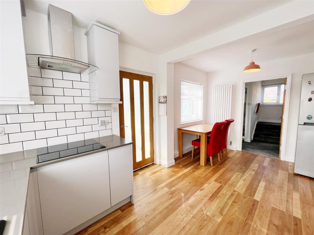 Kitchen pic 6.jpg