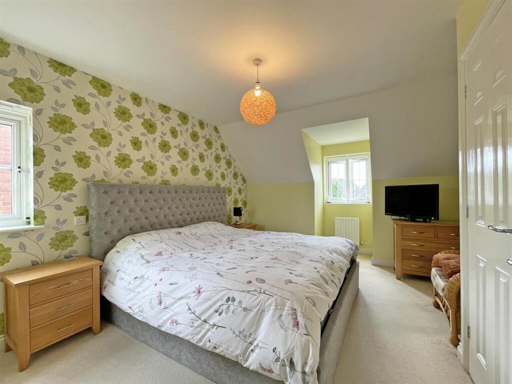 Renassiance Gardens 28 - Bed 1.jpg