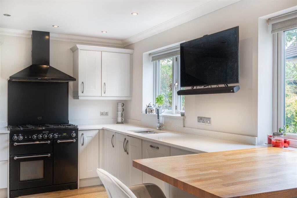 5 Abbots Mere Close-6.jpg