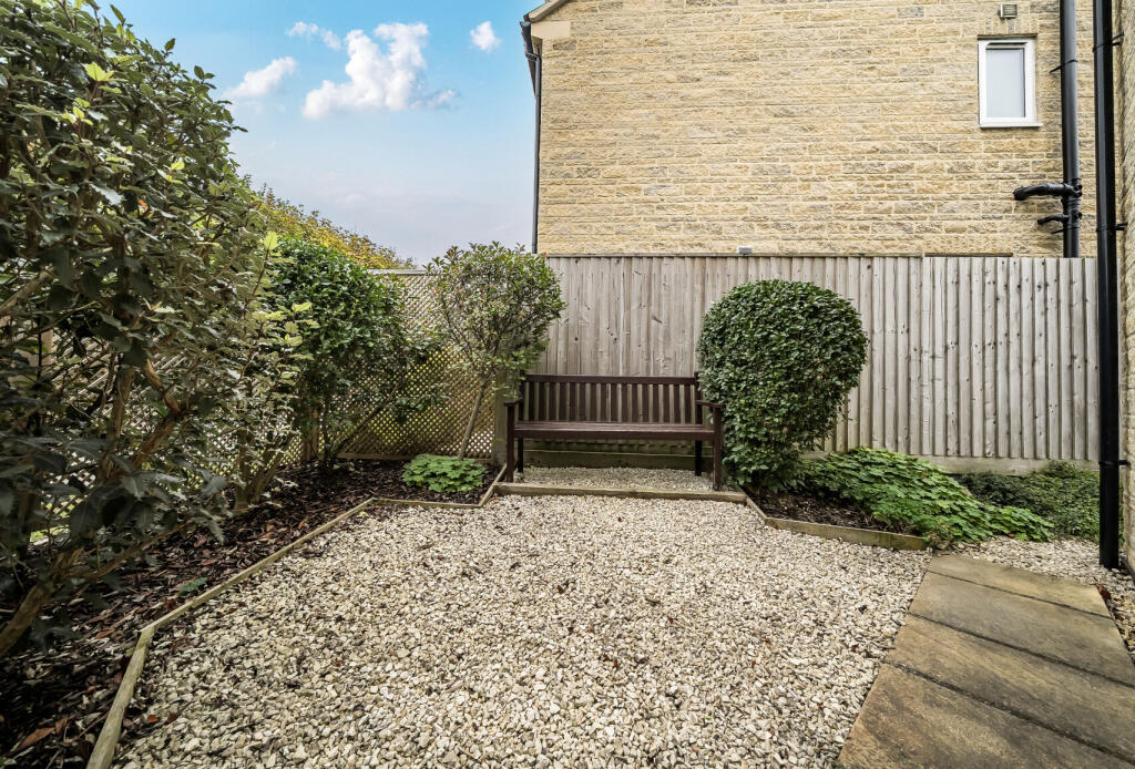 1366056-4-68ee62a...